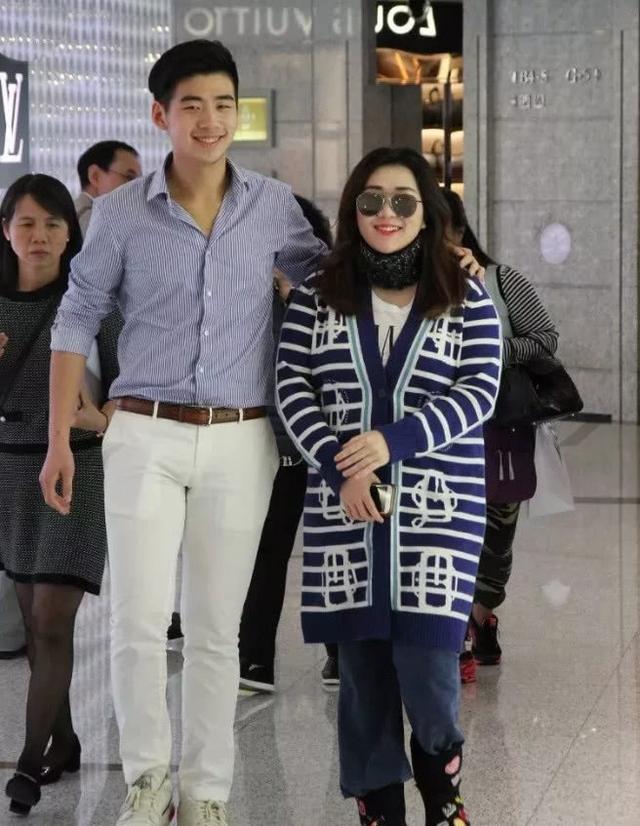 过大礼是什么意思，赌王女儿何超盈喜迎“过大礼”