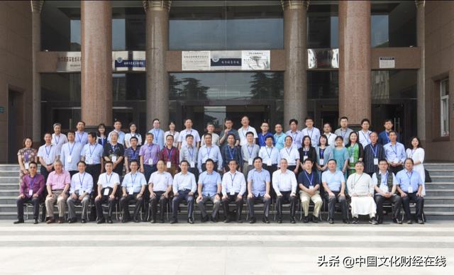 瑰宝是什么意思，历史瑰宝是什么意思（诗词是全世界最特殊的文学形式）