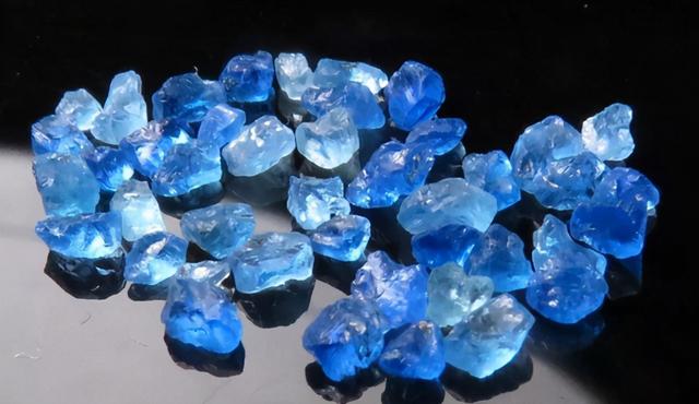 什么叫蓝脆，蓝脆是什么元素造成的（宝石界的“蓝色妖姬”）