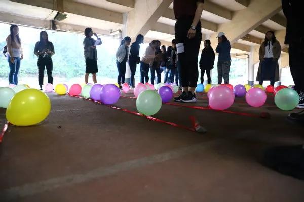 公司团建活动游戏，公司团建常做的小游戏（20个趣味团建活动游戏）