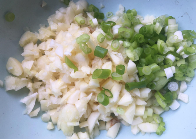 红烧肥肠怎么做合适，红烧肥肠的做法 最正宗的做法（大厨教你在家做红烧肥肠）