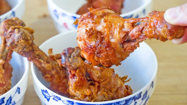 怎么炸鸡腿好吃又简单，怎么炸鸡腿肉又酥又脆（教你在家简单炸鸡腿）