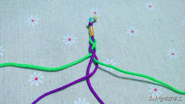 四股辫子的编法慢动作分解，四股辫编法图解（圆形四股辫图文教程编法一）