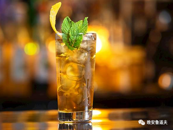 鸡尾酒的名字，好听的鸡尾酒的名字（在家就能调的九款超棒的经典鸡尾酒）