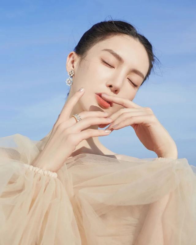 奶油滤镜/可爱/甜美/表情包/欧美/妆容，微信头像，奶油滤镜/可爱/甜美/表情包/欧美/妆容（时髦显白，拿图去做）