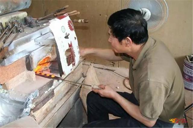 用纸怎样包花，用纸包花怎么包（云南省首届“非遗购物节”在楚雄开启）