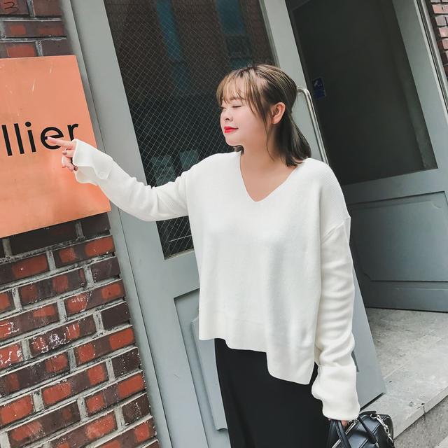 微胖的体型介于两者间,或许会比较尴尬,不胖不瘦,都不知道该如何穿衣