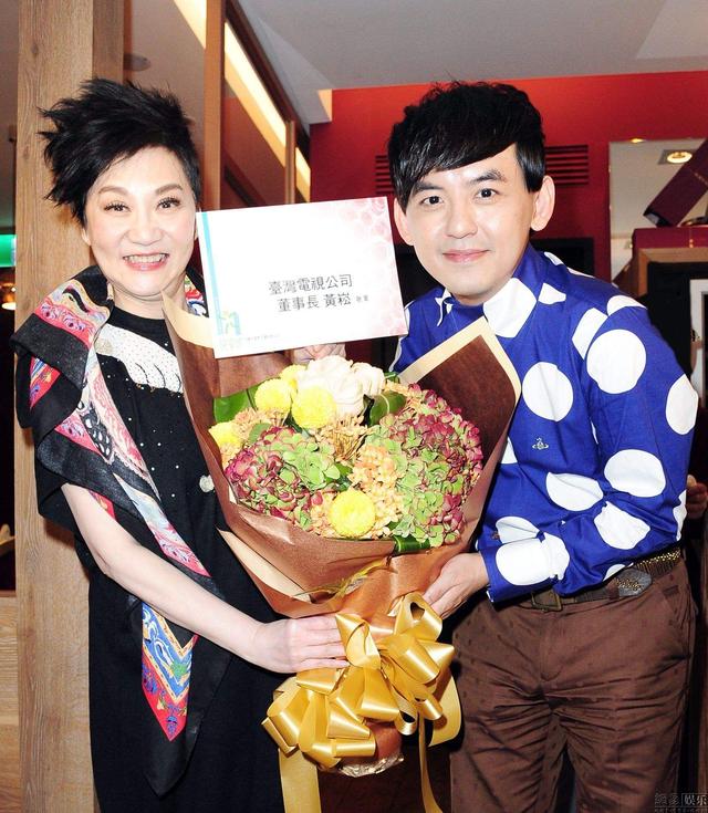 黄子佼曾宝仪分手原因，黄子佼跟曾宝仪在一起几年（小S和曾宝仪的恩怨）