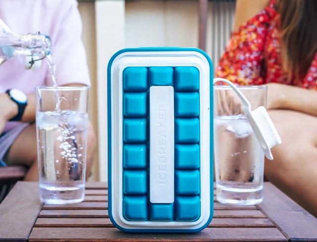 冰格里的冰怎么取出来（比传统冰格好用10倍的丹麦创意冰格）