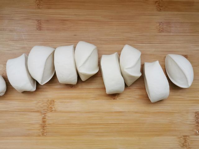 做梅干菜烤饼方法，烤梅干菜饼的做法（教你做又香又脆的梅干菜烧饼）