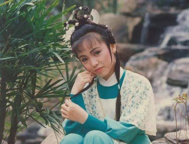 周芷若扮演者,倚天屠龙记里的周芷诺的扮演者是谁啊(周海媚经典高圆圆