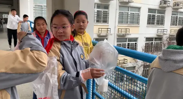 鸡蛋撞地球的做法，鸡蛋撞地球制作方法（“鸡蛋撞地球”—玩转科技秀）