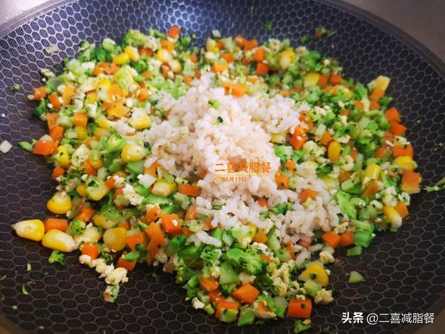 减肥午饭吃什么好，减肥午餐吃啥好（450大卡的减脂午餐）