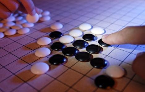 五子棋的下法，五子棋的下法技巧（三分钟教你学会围棋基础）