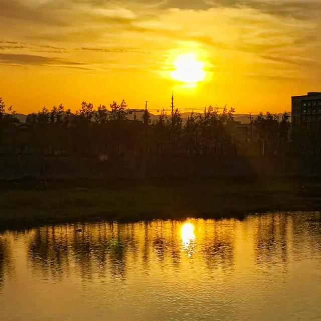 落日晚霞朋友圈背景，落日晚霞朋友圈背景图（朋友圈背景图）