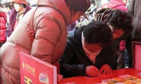彩票中大奖后如何兑换，彩票中大奖后如何兑换奖金（被彩票大奖“砸中”）