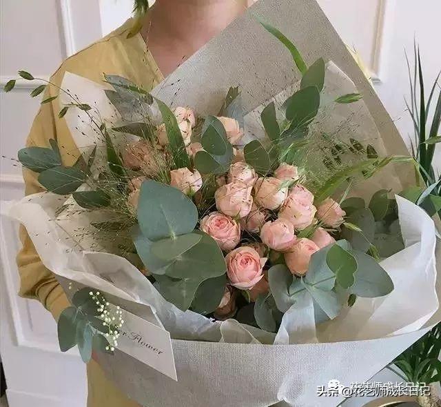 玫瑰花的寓意和花语，香槟色玫瑰（香槟色玫瑰代表什么）