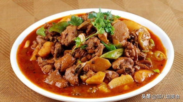 爆炒鸡肉做法，爆炒鸡肉的做法大全 视频（味道香浓很下饭）