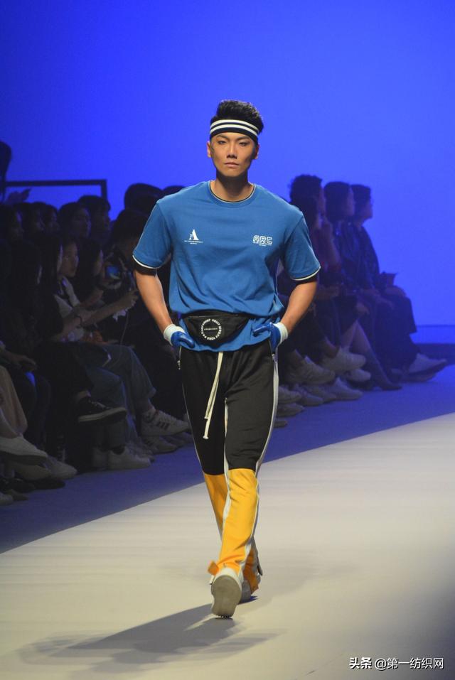 a21是以纯吗，a21 以纯（以纯线上品牌A21登陆春季广东时装周）