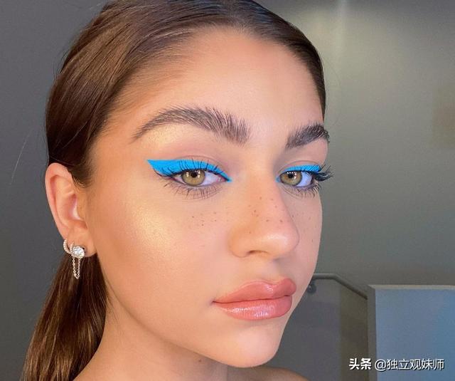 雀斑少女网名，雀斑少女微信昵称（她是美国网红、歌手和美妆达人）