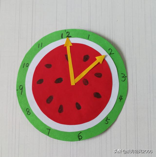 幼儿手工制作钟表的方法,幼儿手工钟表制作教程(带娃在家做西瓜钟表)