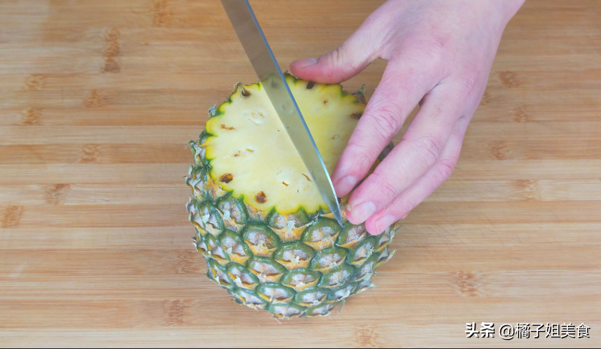 這才是切菠蘿的正確方法 60秒切一個簡單不臟手-起舞食譜網