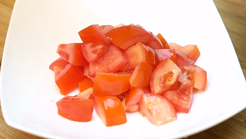 图片[3]-【番茄焖鲈鱼】做法步骤图 加2番茄 酸甜开胃连汤汁都不剩-起舞食谱网