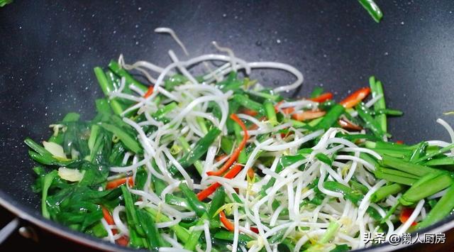 象拔蚌是什么，象拔蚌是什么梗?真正的象拔蚌好吃吗（配上春天的韭菜和豆芽）