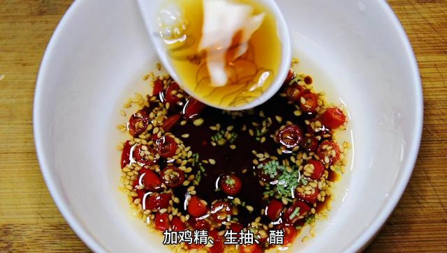 莴苣怎么做才好吃，莴笋这样做太好吃了天天吃都不腻（莴苣这样做才是极品）