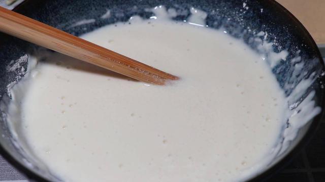 葱花鸡蛋饼的做法，葱花鸡蛋饼的家常做法（葱花鸡蛋饼的家常做法简单）