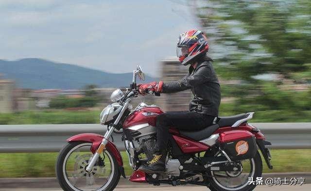 摩托车怎么挂挡，国际档摩托车怎么挂空挡滑行（摩托车行驶途中怎么换挡会更顺畅）
