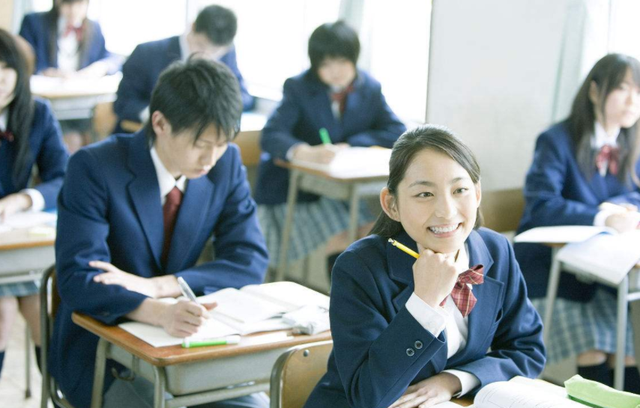 考研是大四上学期还是下学期，考研是什么时候考大三还是大四（学长学姐为什么不建议你上班后考研）