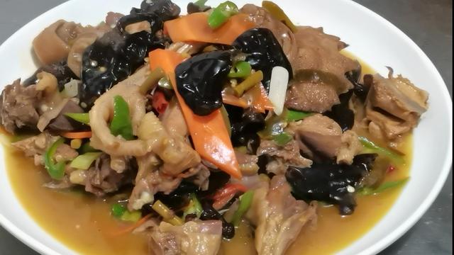 土公鸡怎么做好吃，营养解馋土鸡挑选有技巧