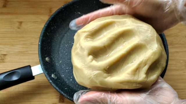 莲蓉馅是什么材料做的，白莲蓉馅是什么材料做的（细腻绵软的）