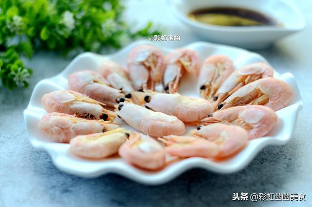 北极虾怎么吃，煮熟的北极虾怎么吃（北极虾这样做最鲜甜）