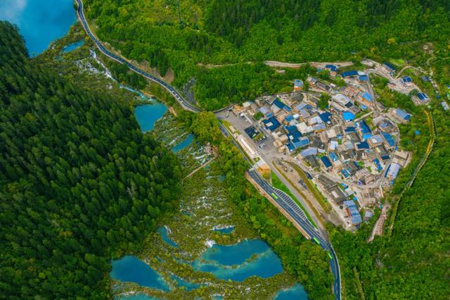 九寨沟在哪个市，九寨沟在哪里个城市（刚刚，九寨沟全域，重新开放）