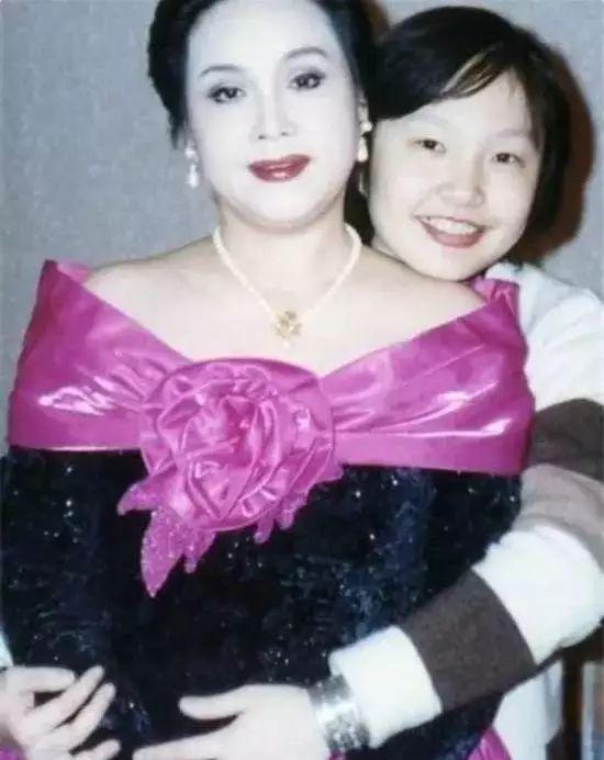 李谷一的历任丈夫，李谷一儿子（愧疚的李谷一：初婚嫁给恩师）