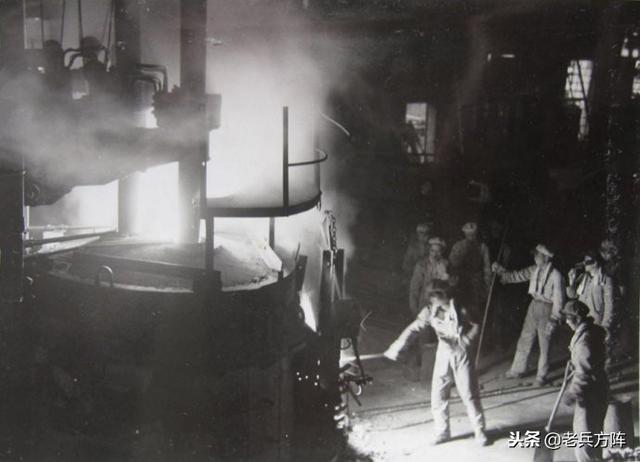 大炼钢铁是哪年，大炼钢铁是哪年下马的（新中国“大跃进”时期工农业生产场景）