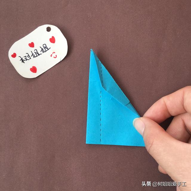 战斗纸飞机的折法，战斗纸飞机的折法视频（这是一款超酷的战斗纸飞机）