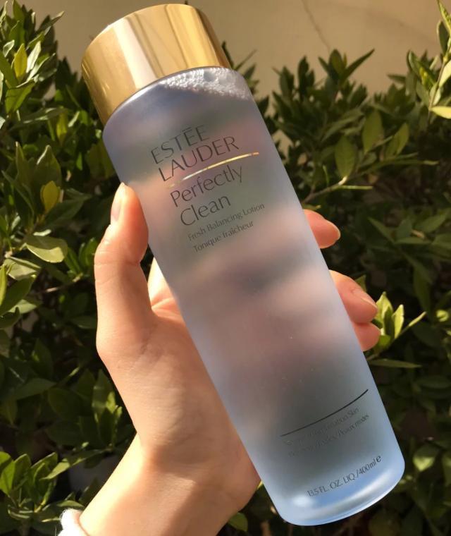 雅诗兰黛红石榴水，雅诗兰黛红石榴水滋润型和清爽型（雅诗兰黛常见的6款精华水）