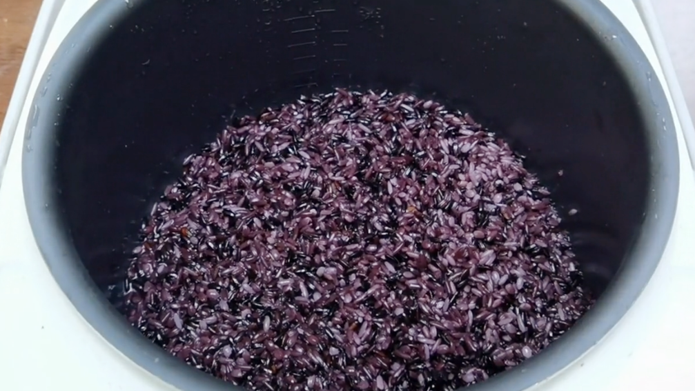 图片[3]-【黑米饭团】做法步骤图 比吃补药还补 孩子也特别喜欢吃-起舞食谱网