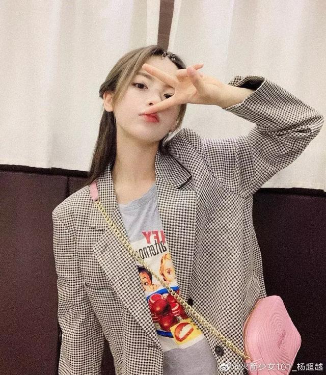 千鸟格什么意思,千鸟格含义是什么(今秋一定要穿格纹) 千鸟格什么意思,千鸟格含义是什么(今秋一定要穿格纹)