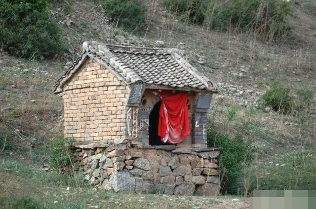 女人梦见灶里烧火添柴，梦见往灶里添柴烧火的意思（唯一可以带老婆享双薪的神仙岗位）