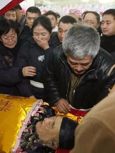 赵本山的真实身世，他与儿子分离20年去逃荒