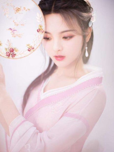 杨超越电视剧剧名，杨超越新剧名字（杨超越新剧《神医凰后》确认改名）