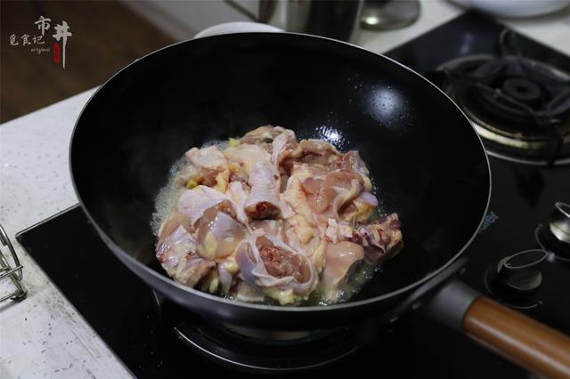 生炒鸡块怎么炒好吃，生炒鸡块怎么做好吃（鸡肉里外都香）