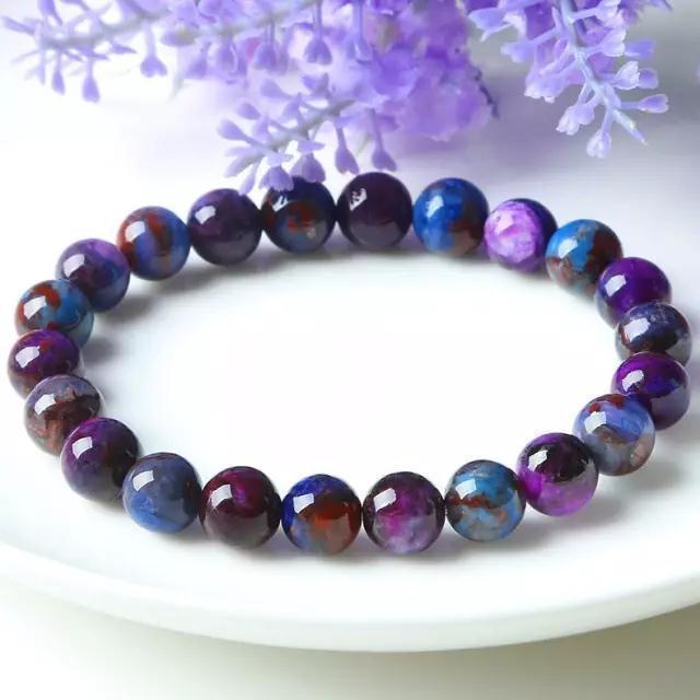 紫云母适合什么人佩戴，紫云母手镯的功效和作用（宝石新星——紫云母）