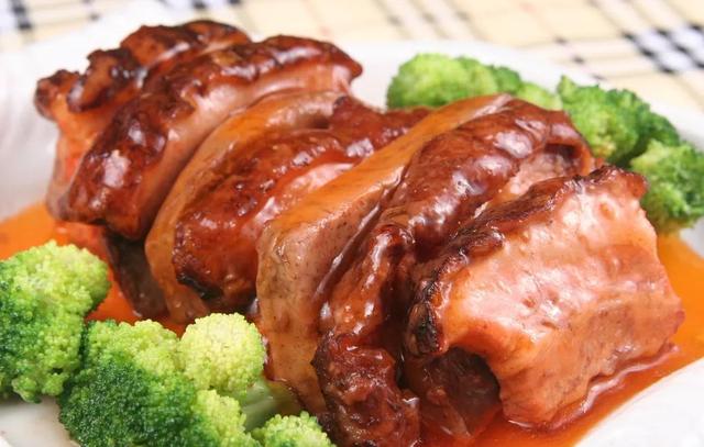 扣肉是哪里的菜，扣肉哪个城市最好吃最有名（为什么芋头会成为“扣肉”这道广东传统名菜中必备的搭配）