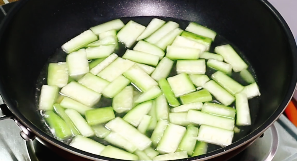 图片[4]-【丝瓜鸡蛋汤】做法步骤图  这样做 汤汁鲜甜-起舞食谱网