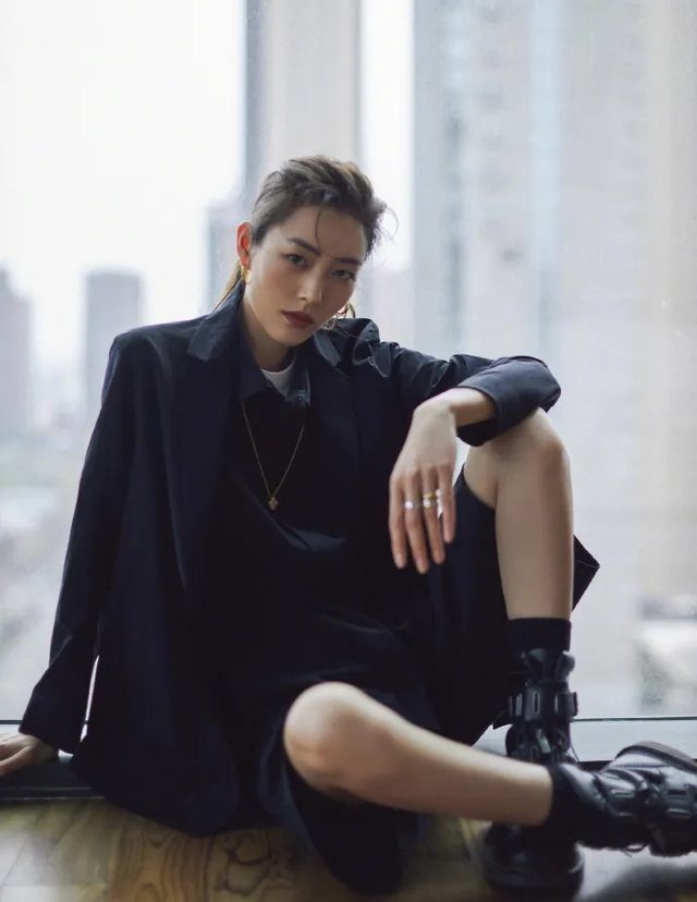 腿粗穿什么短裤，腿粗应该穿什么样的短裤（显瘦竟靠一条“大短裤”）